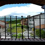 In Italy With Alpine Fireplace 펜션