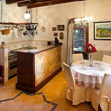 Nyaraló In Italy With Alpine Fireplace