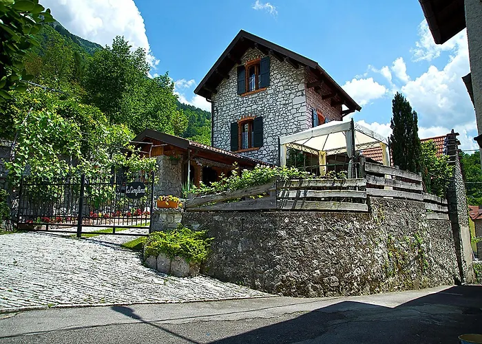 בית נופש In Italy With Alpine Fireplace Ponte nellʼAlpi