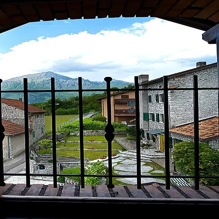 In Italy With Alpine Fireplace Tatil Evi