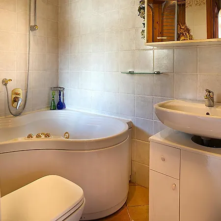 Tatil Evi In Italy With Alpine Fireplace