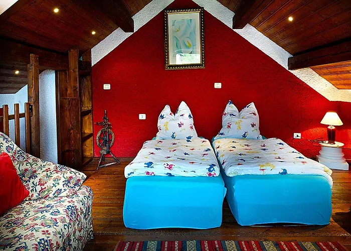 In Italy With Alpine Fireplace Дом отдыха