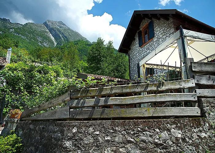 In Italy With Alpine Fireplace Понте-нелле-Альпи