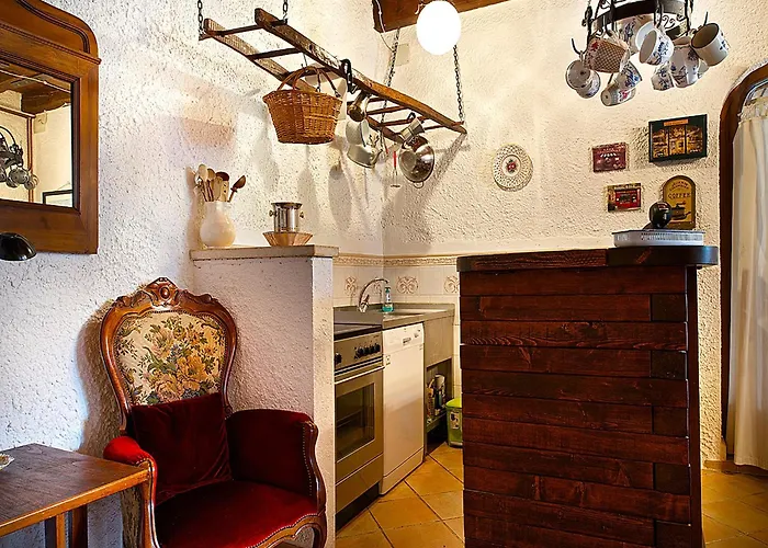 In Italy With Alpine Fireplace Дом отдыха